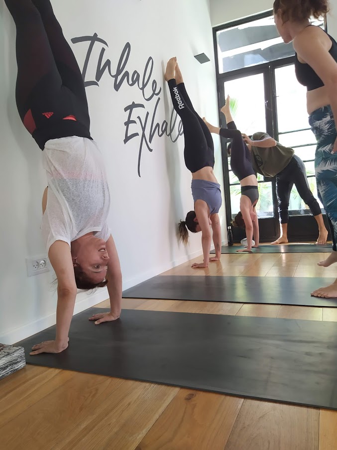 belle-yoga-handstand-workshop